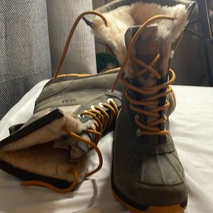 New ugg, very comfortable,and water proof